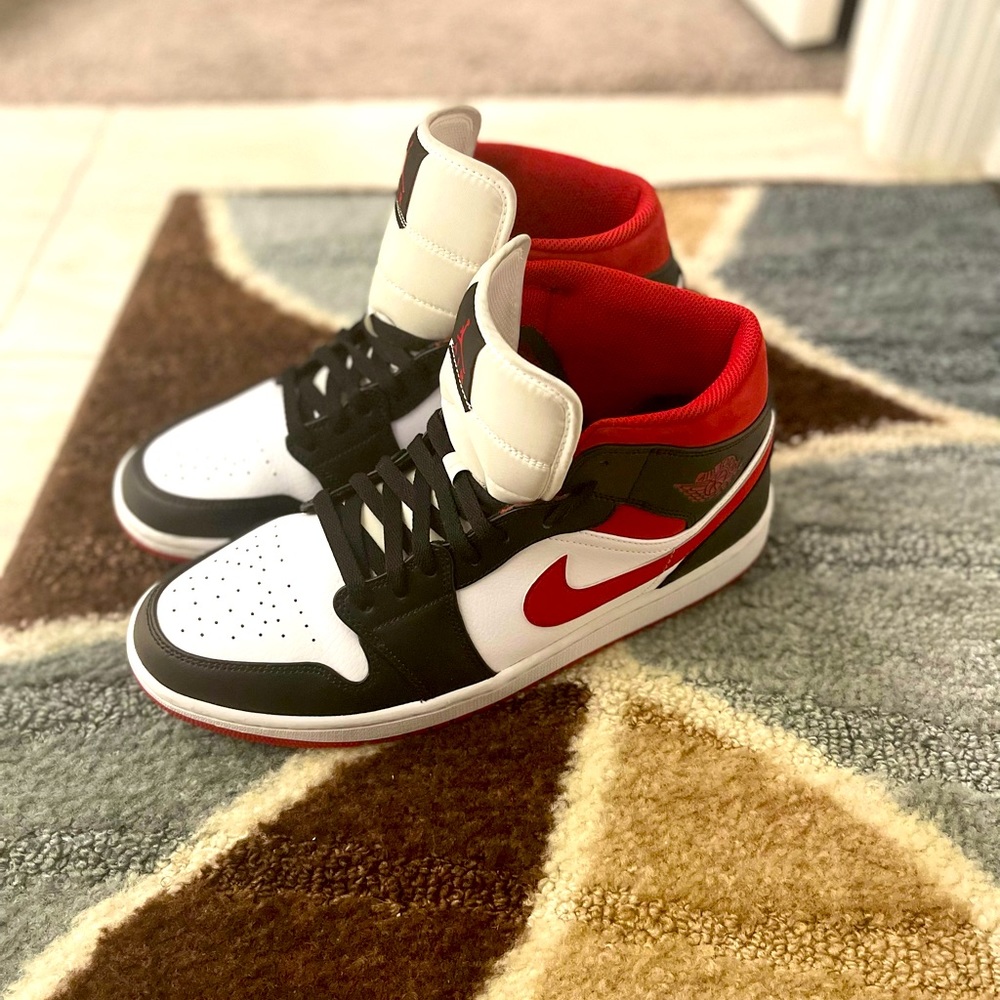 Air Jordan 1 Mid-Top White/Gym Red-Black.